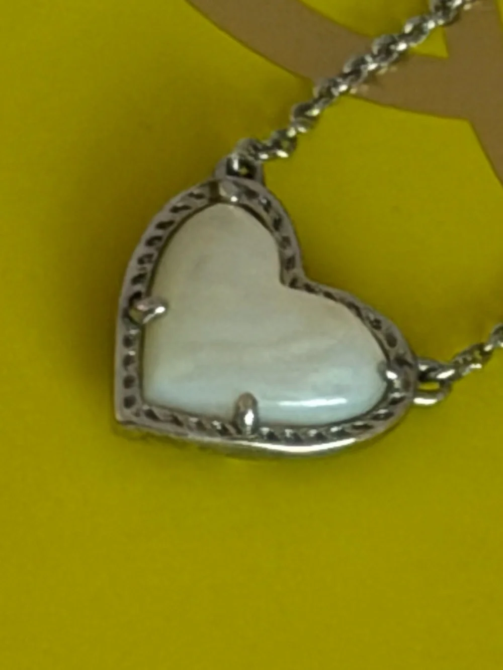 Kendra Scott Air Heart Rhodium Pendant Necklace in Ivory Mother of Pearl 🤍